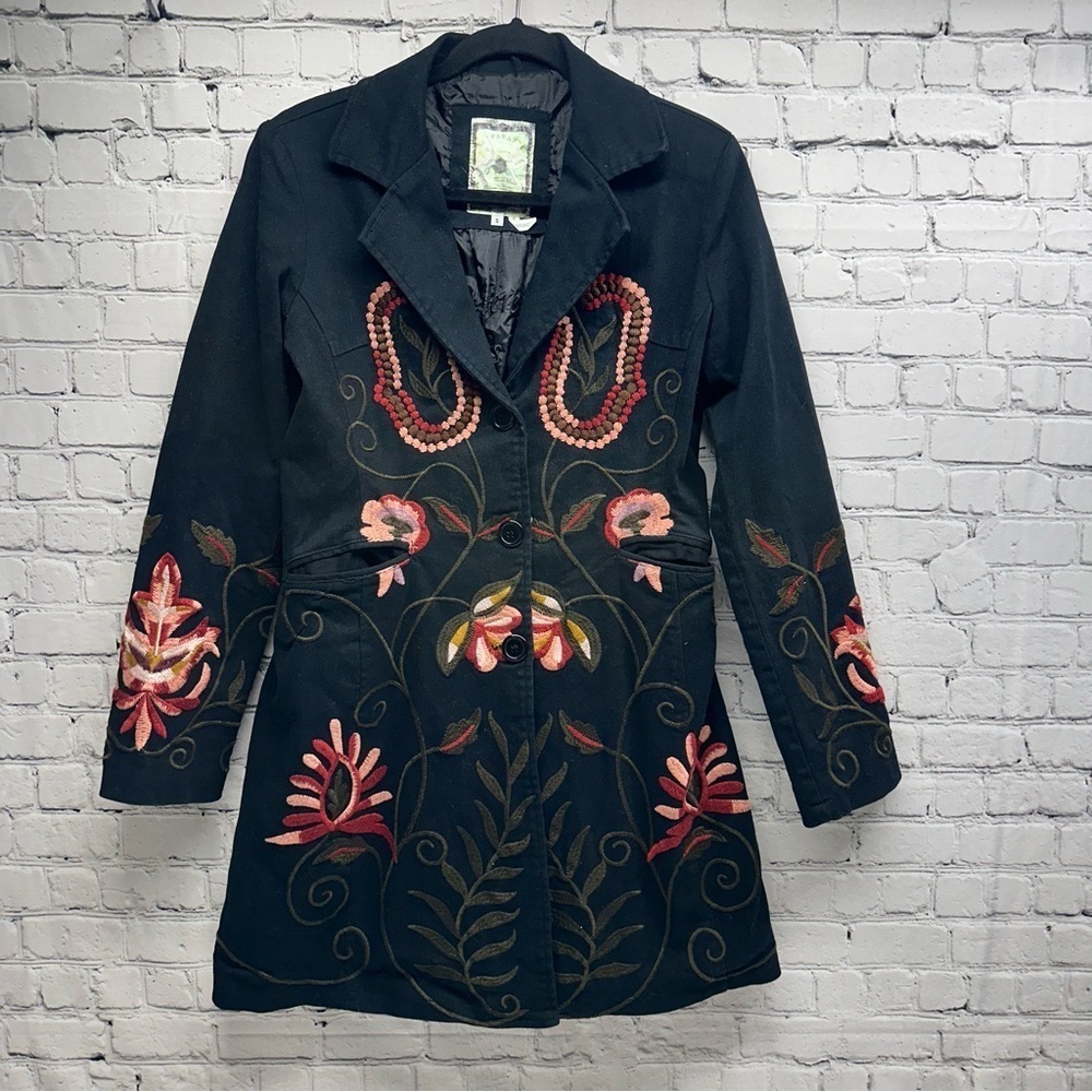Paparazzi WOMENS embroidered jacket size small
